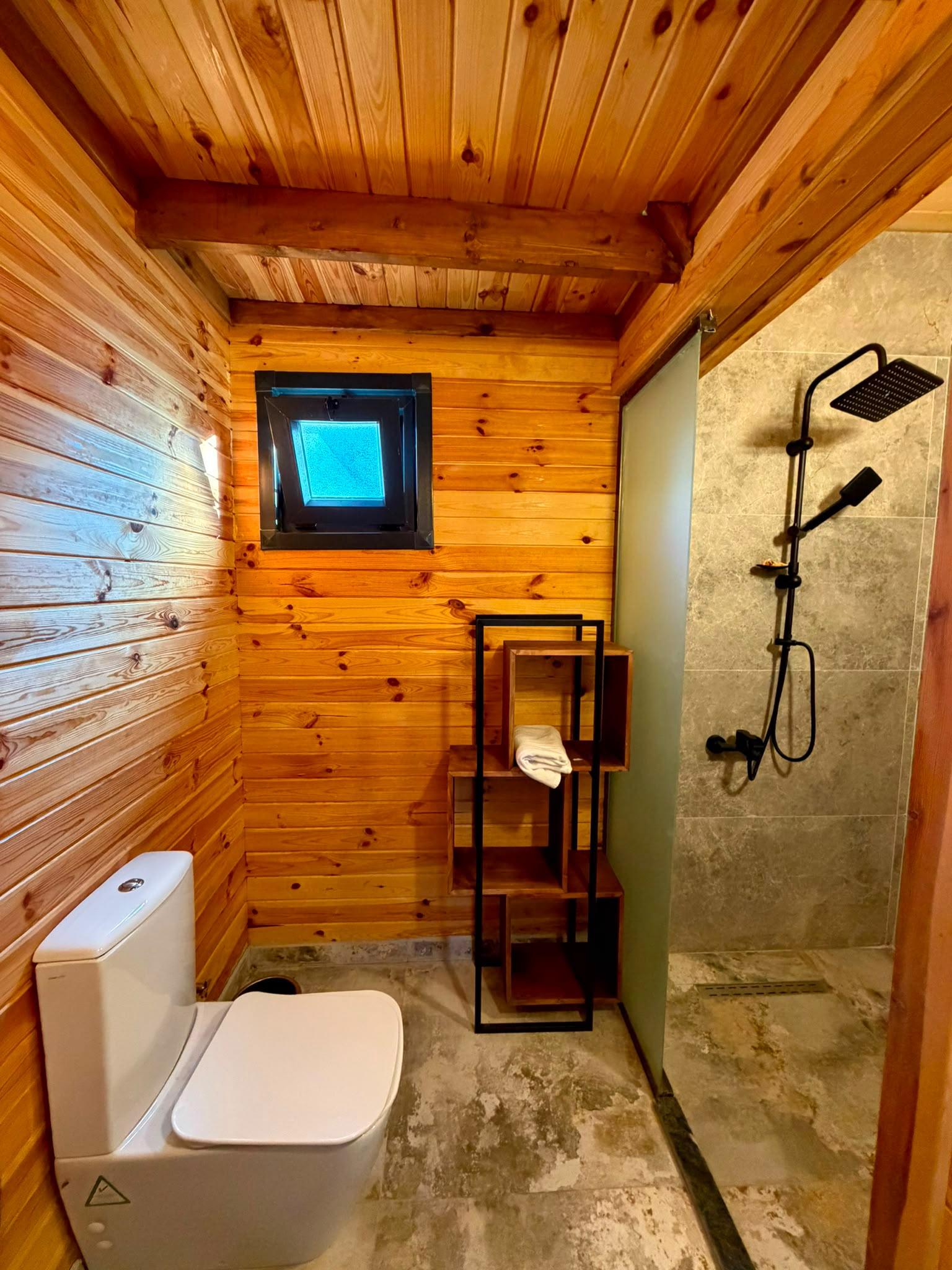 Sapanca Bungalov Şömineli Oturma Alanı